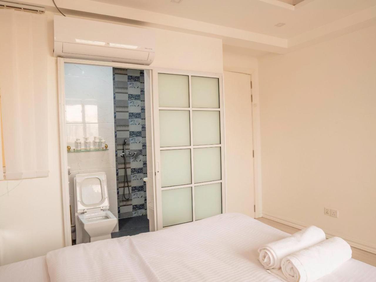 Beachfront Seaview Apartment Мале Екстер'єр фото