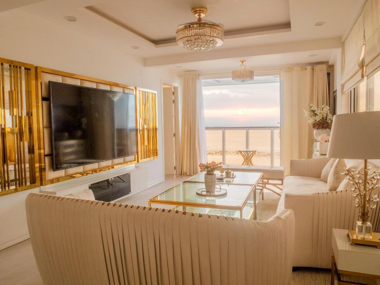 Beachfront Seaview Apartment Мале Екстер'єр фото