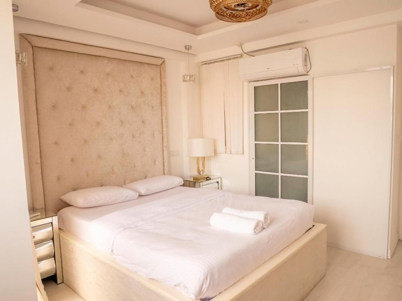 Beachfront Seaview Apartment Мале Екстер'єр фото